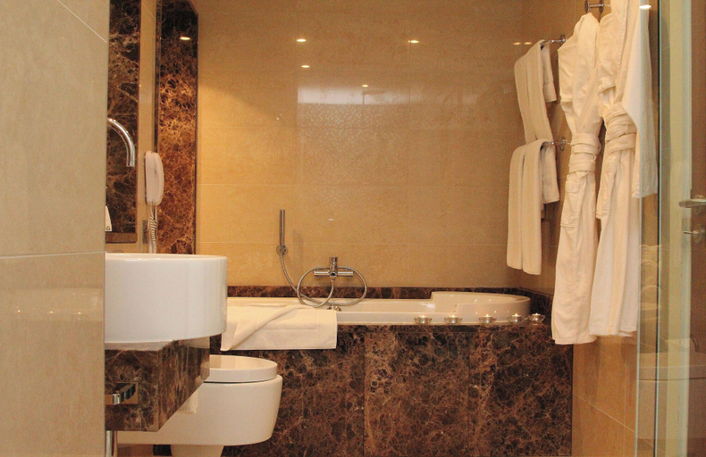 Bathroom, Clayton Hotel Galway