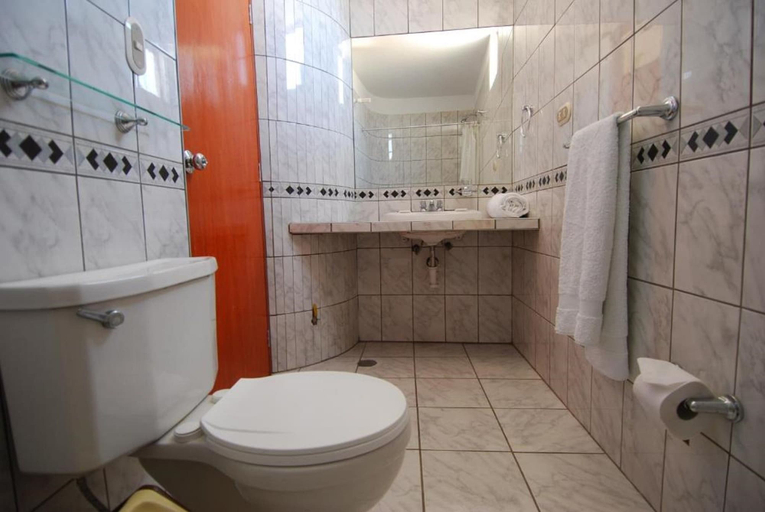 Bathroom, Hotel Alegria Nasca, Nazca