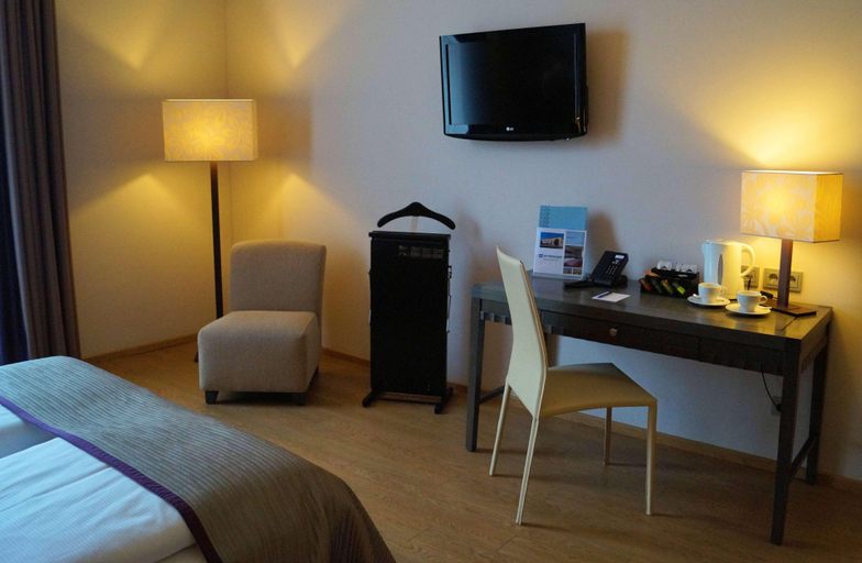 Bedroom 2, Wyndham Duisburger Hof, Duisburg