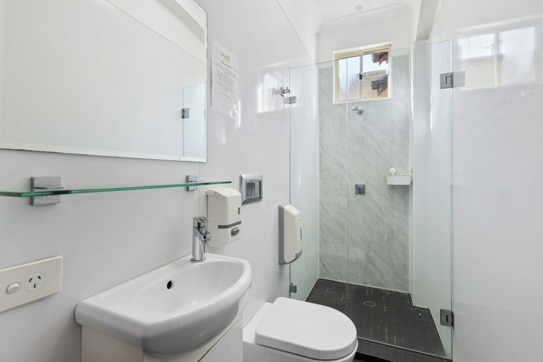 Bathroom, Falcon Lodge, Sydney