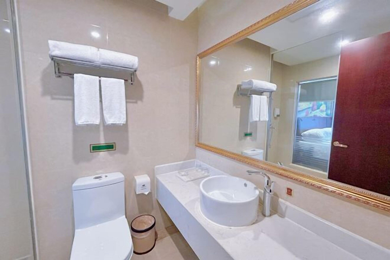 Bathroom 4, Vienna Hotel (Shanghai Sheshan Happy Valley), Shanghai