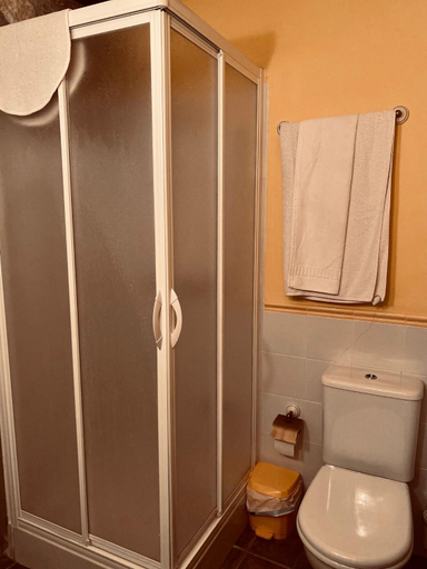 Bathroom 3, Hostal La Muralla, Teruel