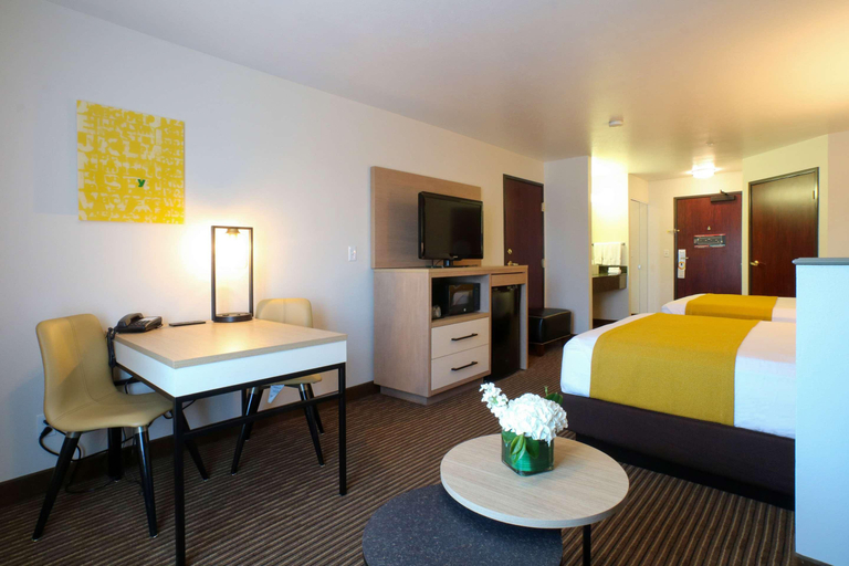 Bedroom 3, Oxford Suites Spokane Valley, Spokane