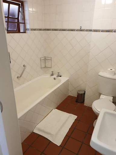 Bathroom 3, 137 High Street Guest House, Cacadu