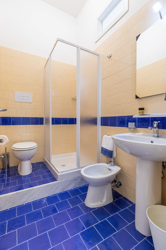 Bathroom 5, B&B Trianon, Napoli