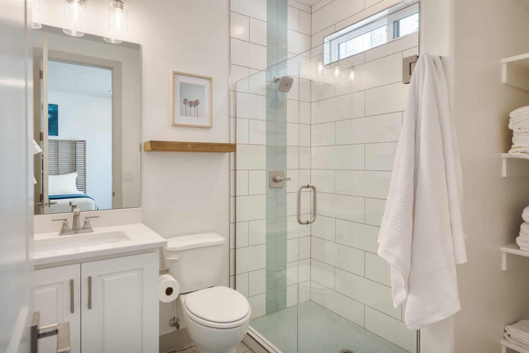 Bathroom 4, Pier 47 at Desert Color by RedAwning, Washington
