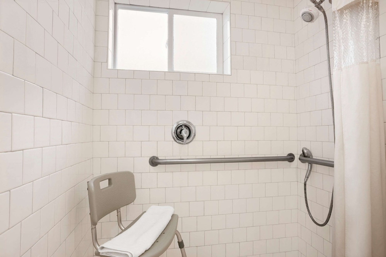Bathroom 4, Travelodge by Wyndham Bakersfield, Kern