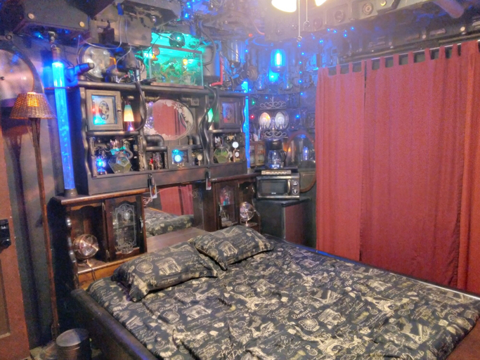 Bedroom, Earthovision Manor, Los Angeles