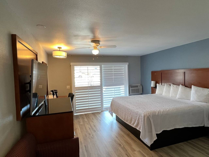 Bedroom 4, Comfort Inn near Hearst Castle - Cambria, San Luis Obispo