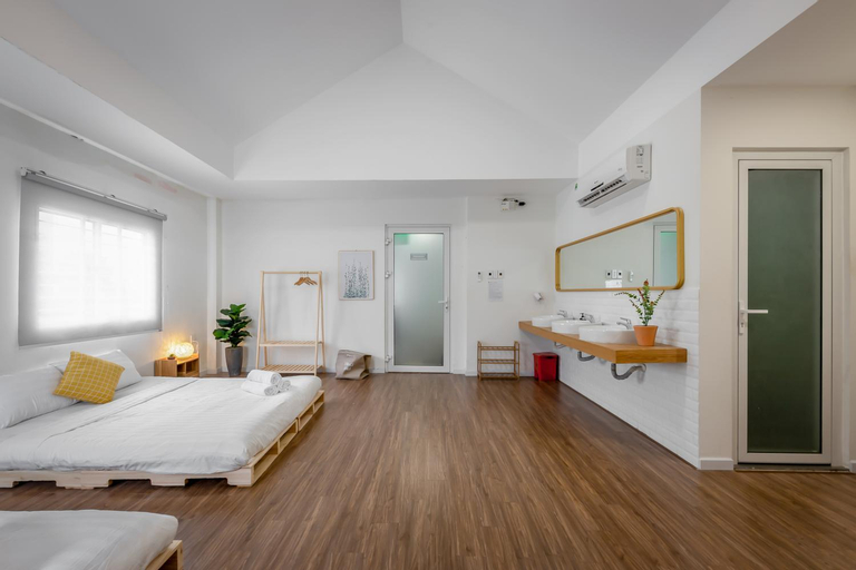 Bedroom 13