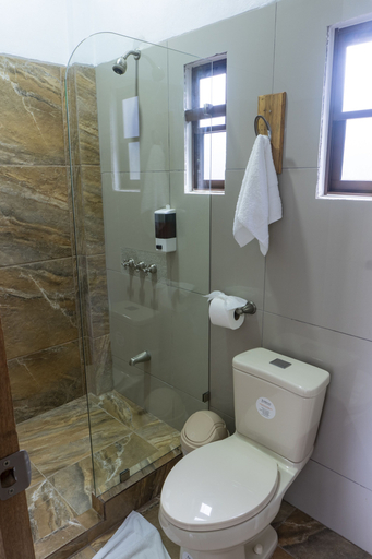Bathroom 3, Pura Natura Riverside, Pococí