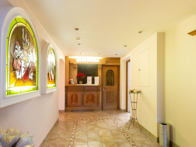 Lobby, Pleasant Apartment in Langenfeld With Garden, Imst