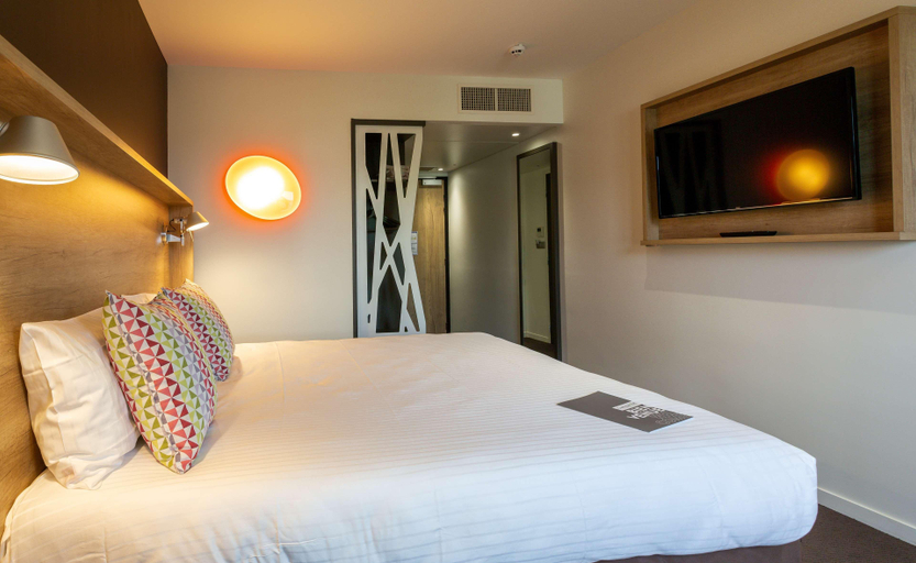 Bedroom 4, Campanile Laval Nord, Mayenne