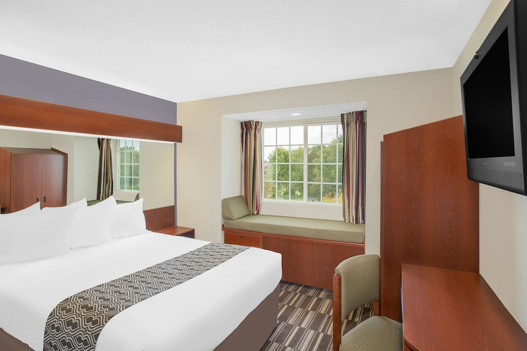 Bedroom 2, The Block Hotel, Benton