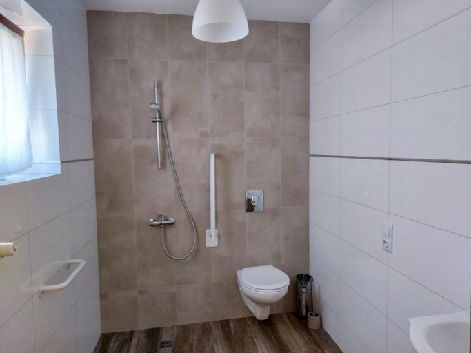 Bathroom 3, Eko Dworek tylko 1500m do wejscia Energylandii, Chrzanów