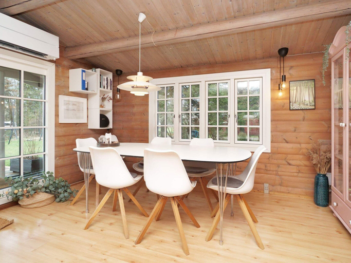 Dining 5, 7 Person Holiday Home in Hojby, Odsherred