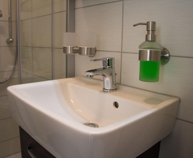 Bathroom 5, Regiohotel Wolmirstedter Hof, Börde