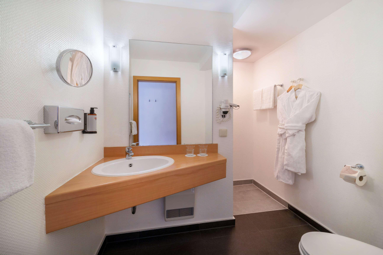 Bathroom 13