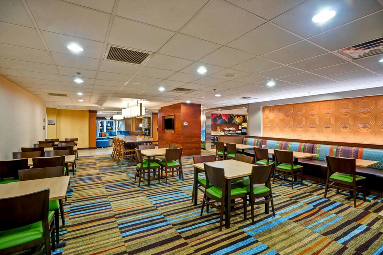 Food & Drinks 5, Fairfield Inn Suites Christiansburg, Montgomery
