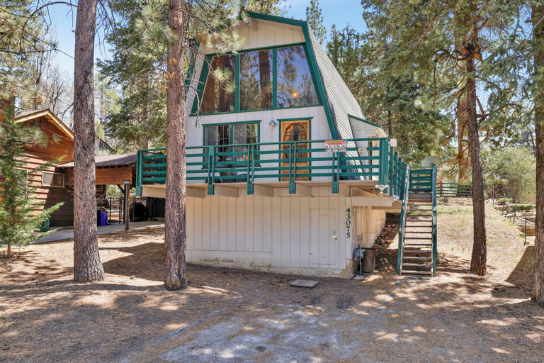 Exterior & Views 2, Three Bears Cabin #1574, San Bernardino