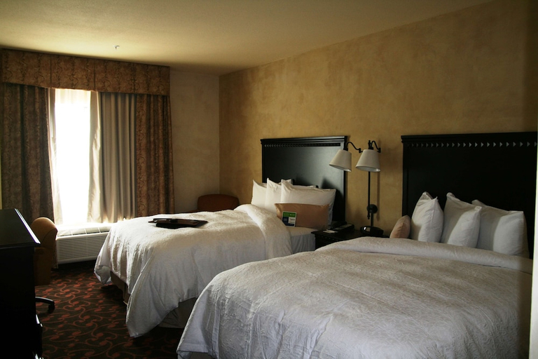 Bedroom 2, Hampton Inn & Suites Dallas Arlington N Entertainment Dist., Arlington