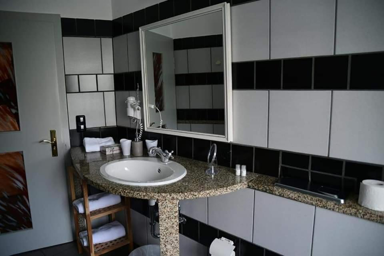 Bathroom 5, Hotel Berggasthof Waldlust, Wunsiedel im Fichtelgebirge