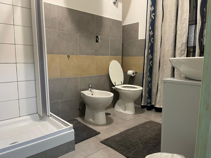 Bathroom 4, Affittacamere Le Ginestre, Roma