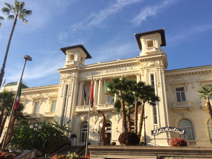 Exterior 9
