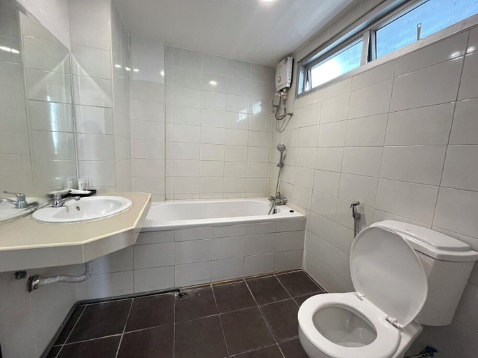 Bathroom 5, Laemchabang City Hotel, Si Racha