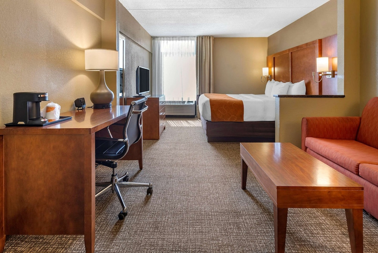 Bedroom 2, Comfort Suites University, Northampton