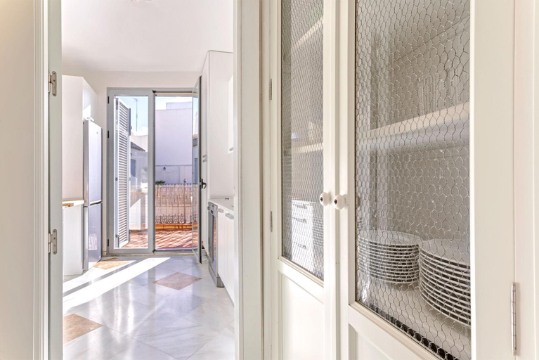 Others 3, Genteel Home Abades, Sevilla