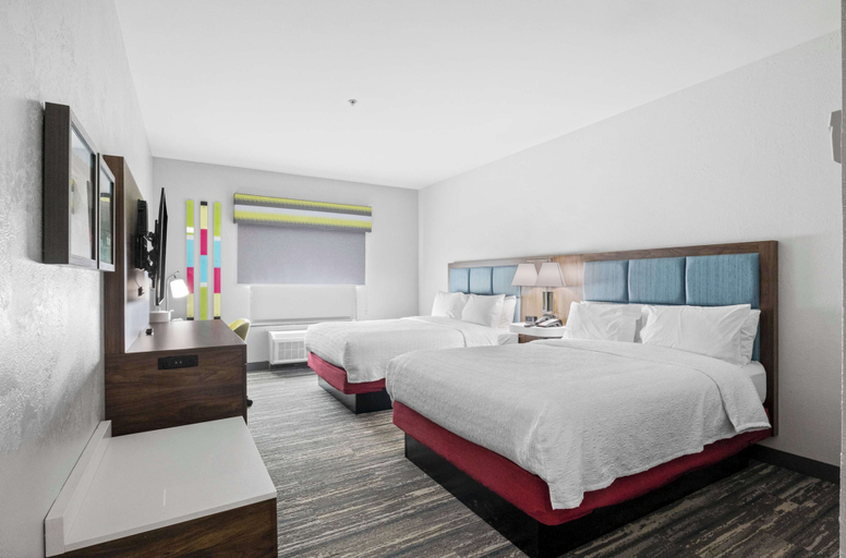 Bedroom 4, Hampton Inn & Suites Mount Pleasant, Titus
