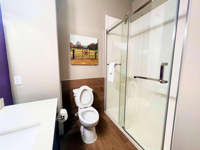 Bathroom 4, La Quinta Inn & Suites Pharr North Mcallen, Hidalgo