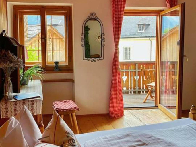 Bedroom 4, Cafe Restaurant zum Muhlbach, Gmunden
