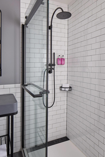 Bathroom 3, Moxy Chattanooga Downtown, Hamilton