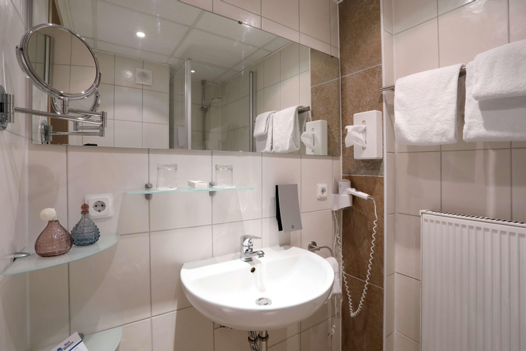 Bathroom 20