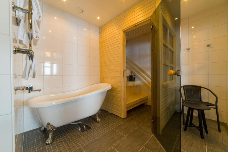 Bathroom 4, Hornavan Hotell, Arjeplog