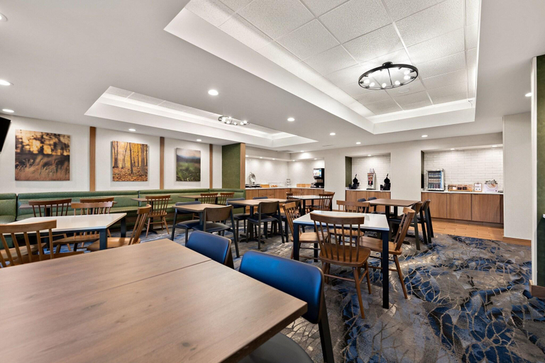 Food & Drinks 5, Fairfield Inn Suites Chesapeake, Chesapeake