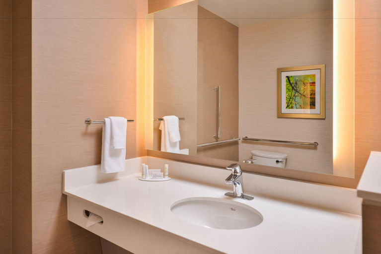 Bathroom 4, Fairfield Inn & Suites Eugene East/Springfield, Lane