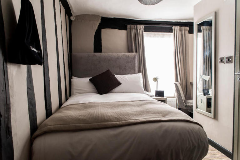 Bedroom 12