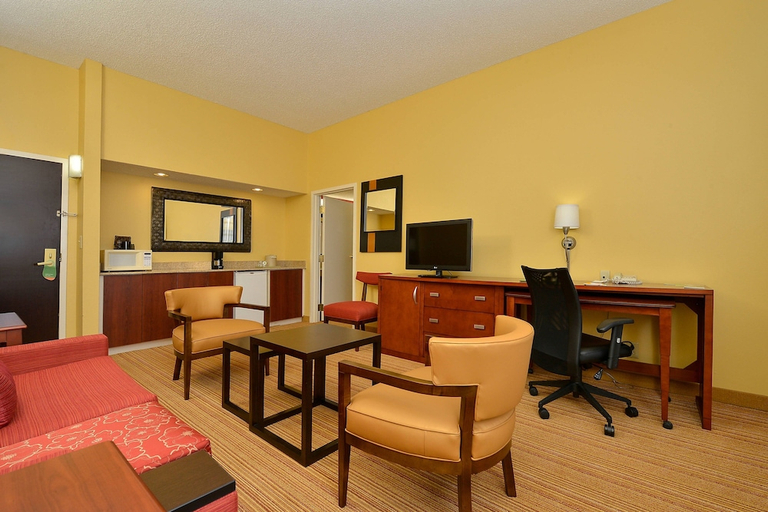 Bedroom 2, Courtyard By Marriott Bentonville, Benton