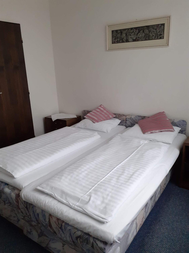 Bedroom 2, Hotel Apollo, Vsetín