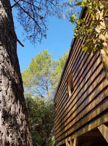 Cabane dans les arbres "La Kaz aux Cigales", Var