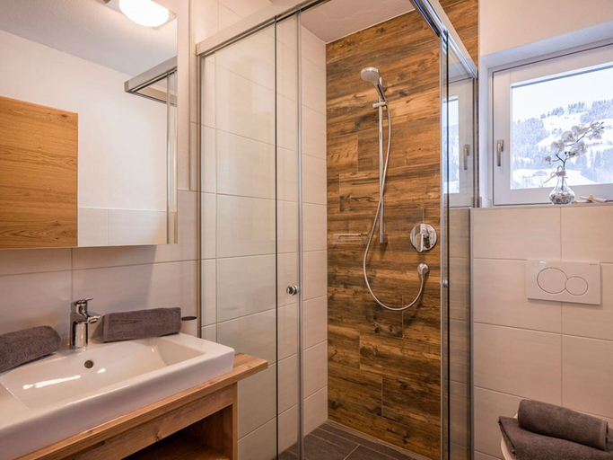 Bathroom 2, Apartment Brixen Near Ski Lift, Kitzbühel