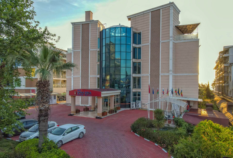 Exterior & Views