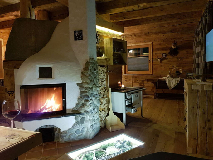 Private kitchen 4, Wildererhutte Comfortable Holiday Residence, Reutte