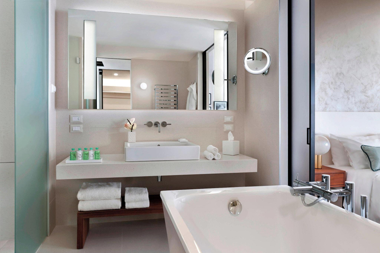 Bathroom 5, JW Venice, Venezia