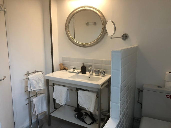 Bathroom 5, Les Colonnes de Chanteloup, Indre-et-Loire