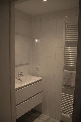 Bathroom 3, Het Lokaal, Leeuwarderadeel