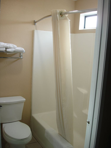 Bathroom 3, Studio6 Bakersfield, CA - South, Kern